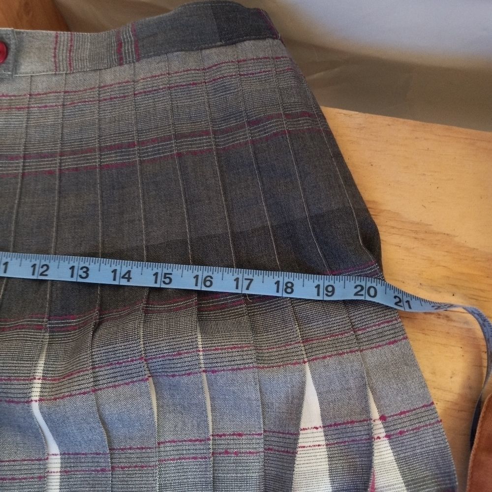 Pleated/Reversible Skirt - Picture 9 of 9